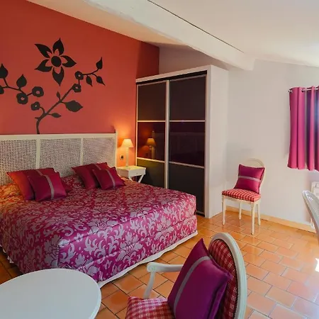 ホテル De Guilles 4*