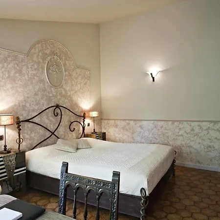 ホテル De Guilles 4*
